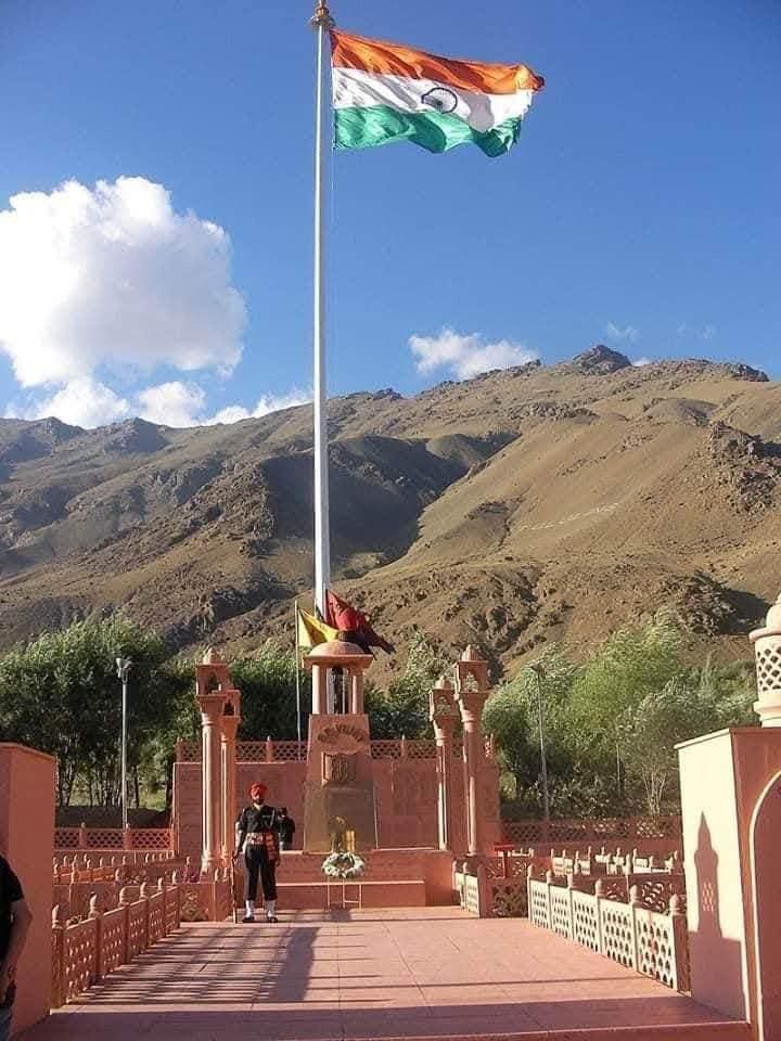 dekhane_mukul's tweet image. 26 Year of Kargil Vijay diwas
As you wake up and prepare for the day, think of today the year 1999, a total of 527 Jawans, JCOs and Officers of the Indian Army laid down their lives during Operation Vijay which culminated this day.
1367 men were grievously injured,
The War was…