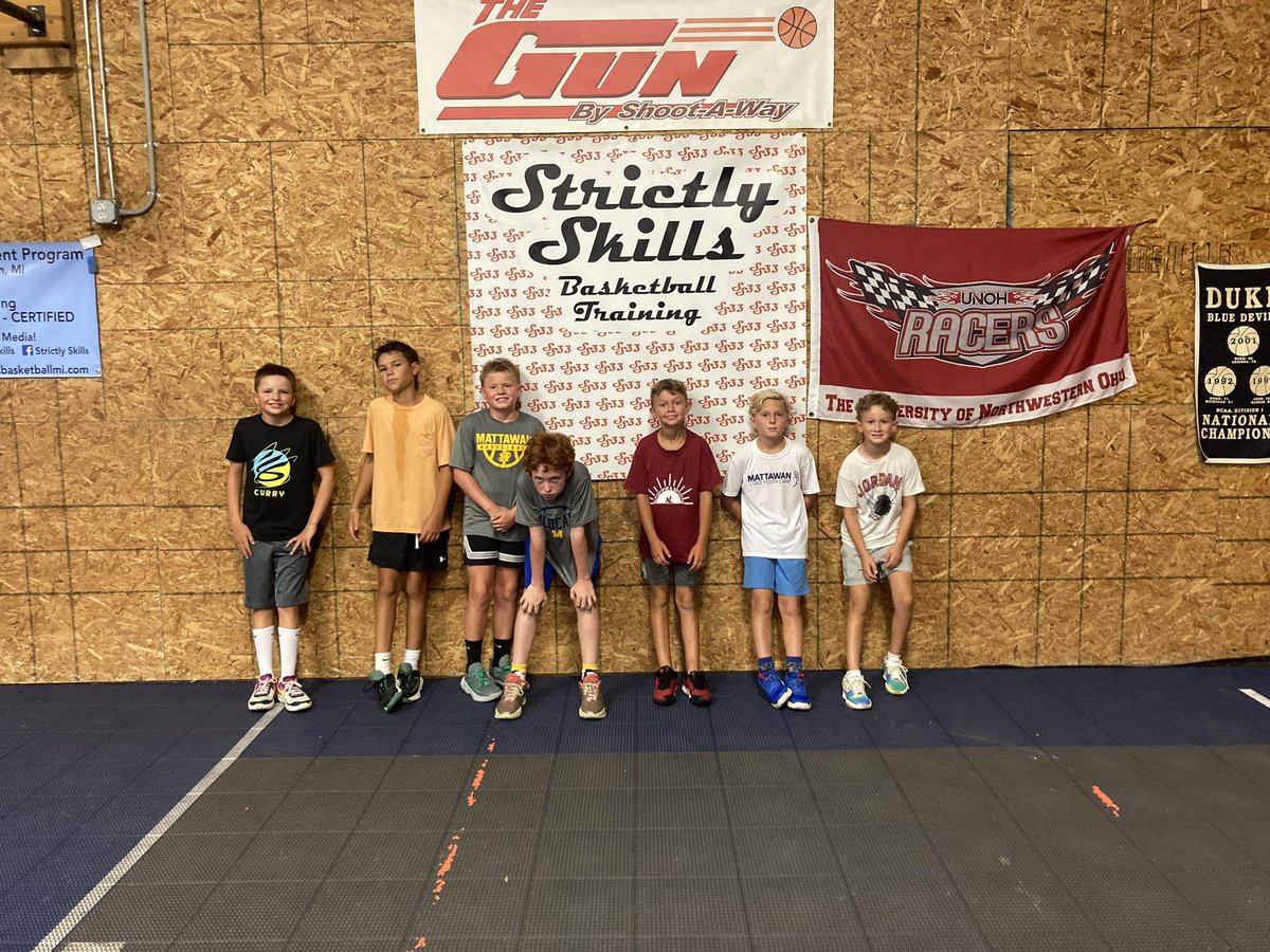strictly_skills's tweet image. Fri night workout with some 3rd 4th 5th gr guys at Strictly Skills
@PrepHoopsMI