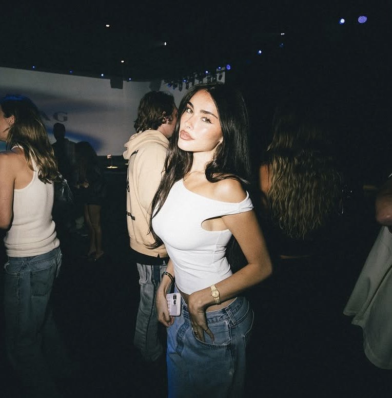 madisonchart's tweet image. Madison Beer shakes our hearts like a pfizer patient in new photo.