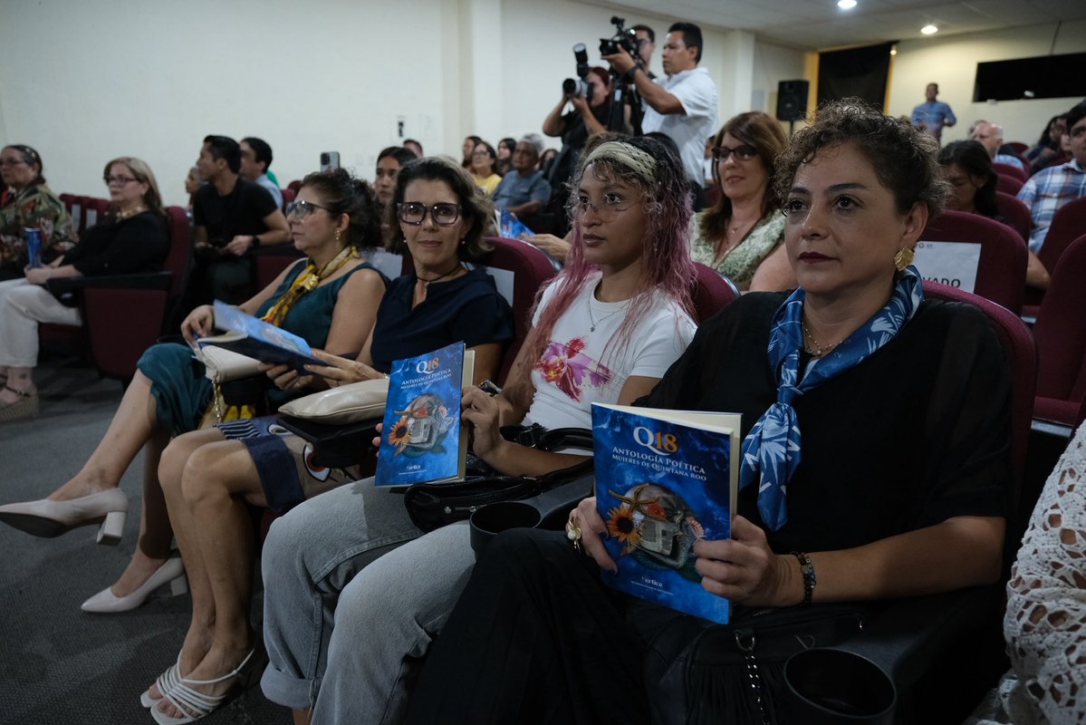 MaraLezama's tweet image. 📚 Asistí a la presentación del libro “Q 18: Antología Poética, mujeres de Quintana Roo”, una obra que da voz al alma, la fuerza y la sensibilidad de 18 autoras quintanarroenses.
A través de la poesía, estas mujeres comparten sus historias, emociones y miradas, reafirmando el…
