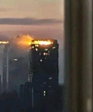 OlgaK2013's tweet image. Relentless russian terror of the Ukrainian cities continues:
Russian missiles have hit a residential high-rise in #Dnipro and a shopping mall in #Kamianske.
#Kharkiv is undet the gliding bomb attack.