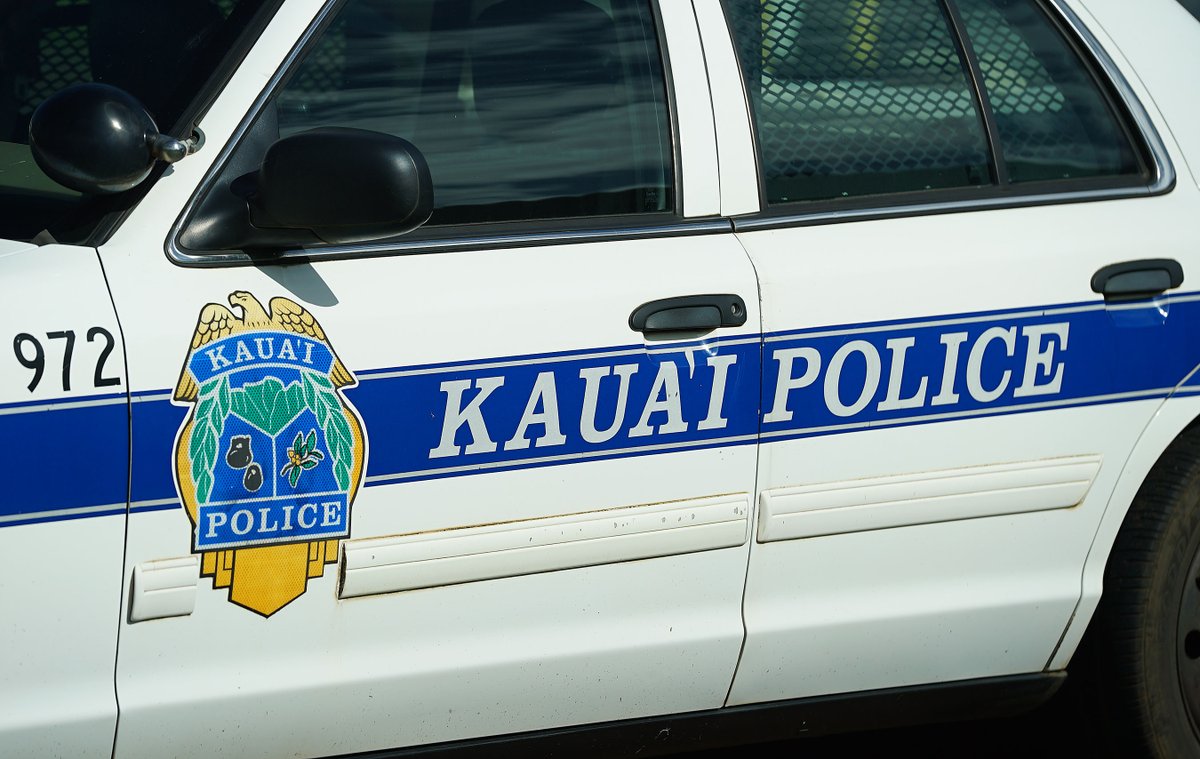 CivilBeat's tweet image. Kauaʻi Narrows Candidate Field For New Police Chief: Kauaʻi's efforts to recruit a new chief come as Honolulu and Hawaiʻi island wage their own searches for a new top cop. dlvr.it/TM6ytb #HInews