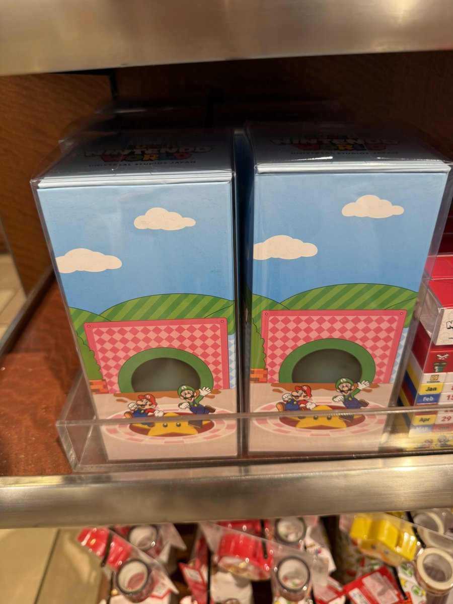 aic8_Usj's tweet image. 新商品増えてた🙌
ラバー好きだからキーチェーンアツい、誰かシェアして😭
あとこれなんだろなーって見たら箱型の小物入れ的なんかな?悩んだけど実物開いた形見れたらにする🥹
#USJファン #USJグッズ