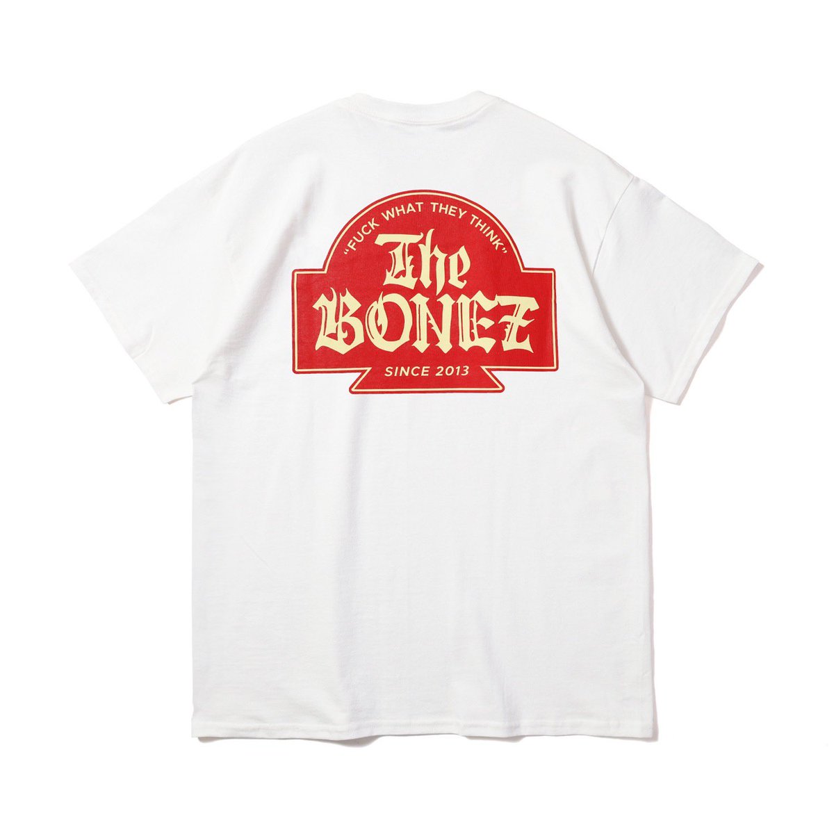 The__BONEZ's tweet image. 【New Goods Info】
FWTT T-shirt

PRICE : ¥4,500- (in tax)
SIZE : M . L . XL . XXL

エンブレムにデザイナーYUSHI氏による
オールドイングリッシュをアップデートし、フロントにはメッセージ
「Fuck What They Think 」
を落とし込んだ一枚。

Designed by YUSHI

#TheBONEZ