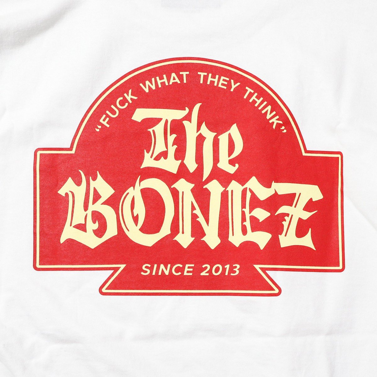 The__BONEZ's tweet image. 【New Goods Info】
FWTT T-shirt

PRICE : ¥4,500- (in tax)
SIZE : M . L . XL . XXL

エンブレムにデザイナーYUSHI氏による
オールドイングリッシュをアップデートし、フロントにはメッセージ
「Fuck What They Think 」
を落とし込んだ一枚。

Designed by YUSHI

#TheBONEZ