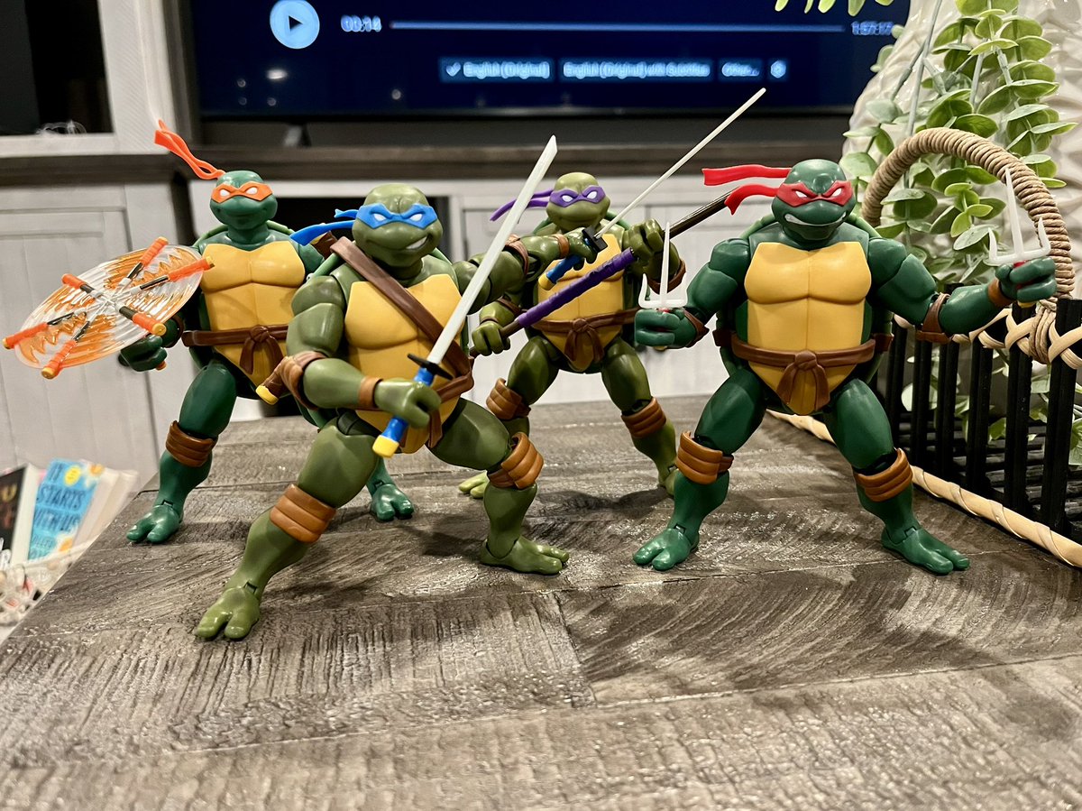 howifigure's tweet image. Finally opened up all the Turtles. They could use a few more accessories for the price point, and Raph’s sais are one size too small. Other than that, 9 year old me is stoked.