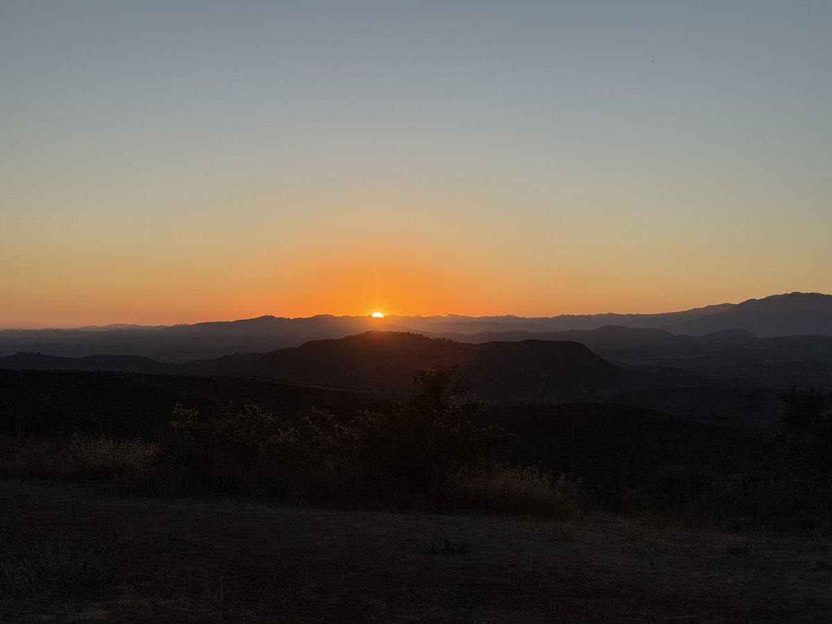 DrCrinks's tweet image. watching the sun cross the horizon in real time is kinda crazy