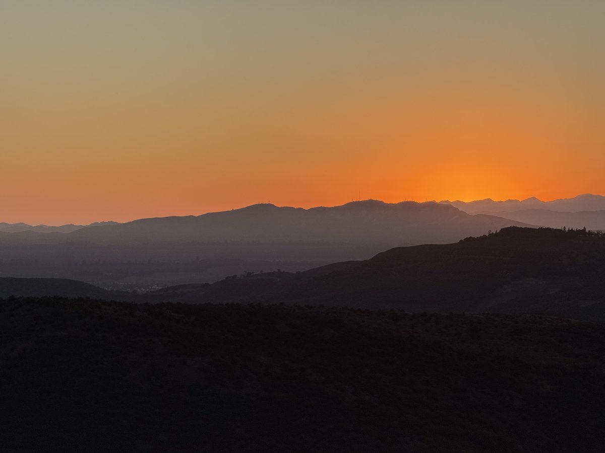 DrCrinks's tweet image. watching the sun cross the horizon in real time is kinda crazy