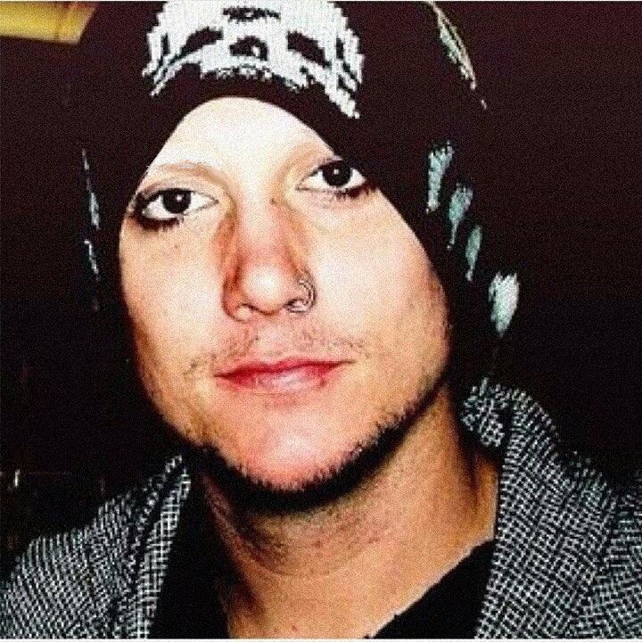 strawbearyy1's tweet image. I don’t like Syn so I took his eyebrows
