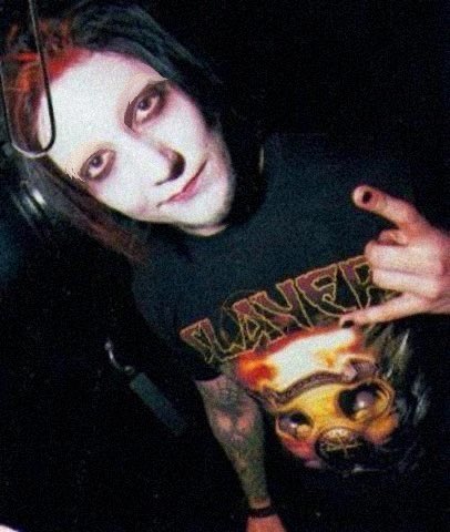 strawbearyy1's tweet image. I don’t like Syn so I took his eyebrows