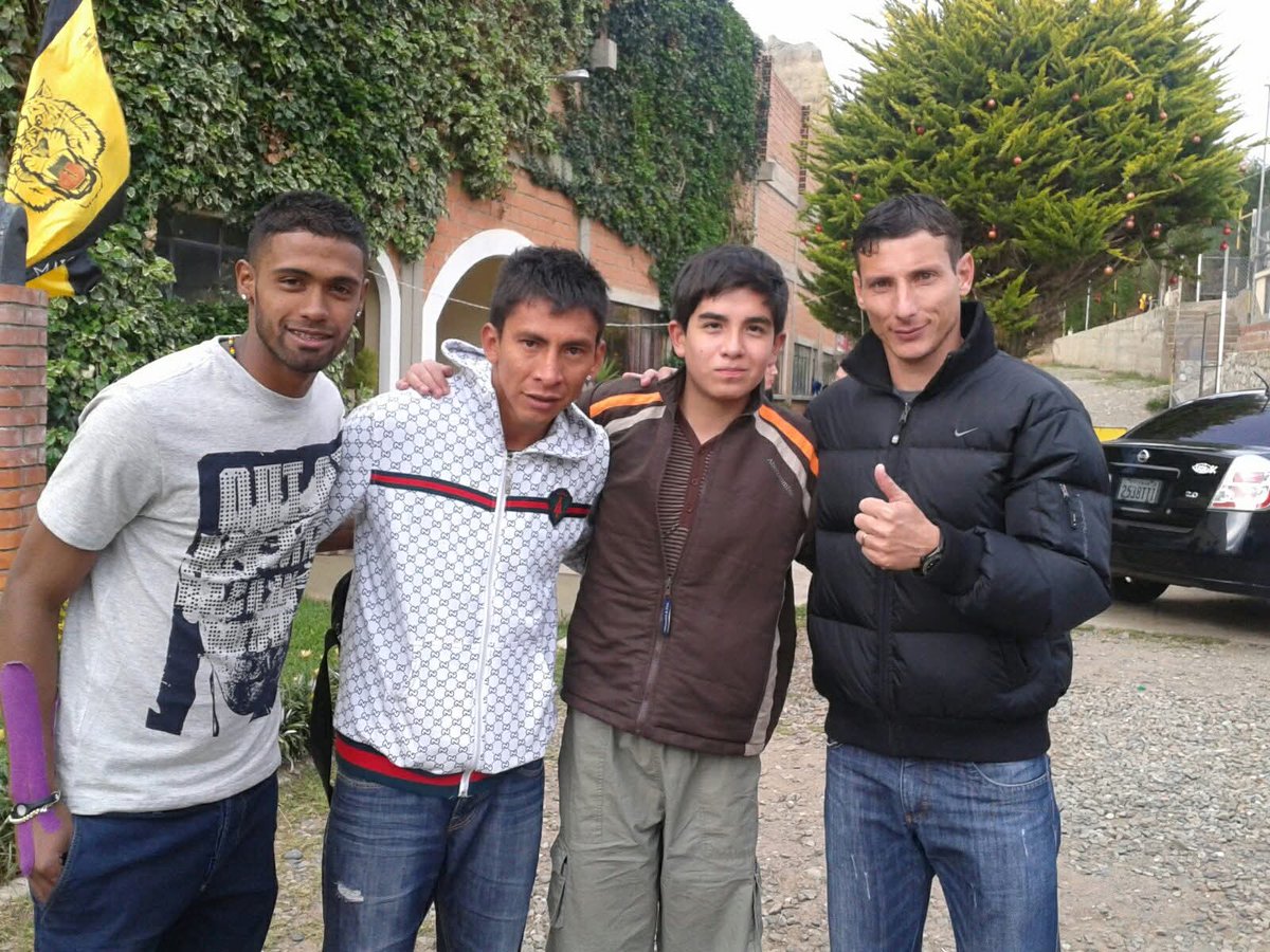 Una foto que vale mucho para mi... 
Pasaron 13 años y el sentimiento no cambia. 🐯 A los tres jugadores de la foto hoy en día los puedo llamar amigos. 💛🖤