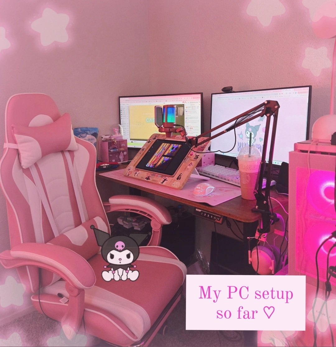 KeepingSteamy's tweet image. My work space where I draw. Can you guess my favorite color? Lol