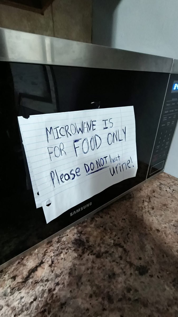 andylanderug's tweet image. Just throw away the whole microwave at this point 😭
