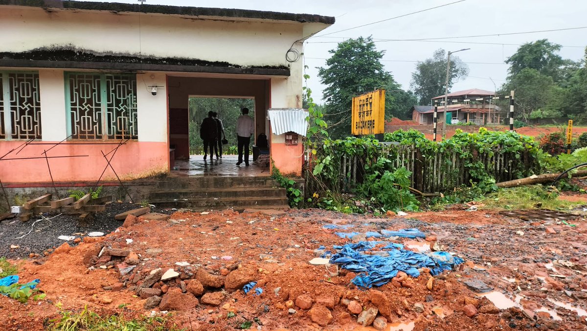 Thank you <a href="/DrmMys/">DRM Mysuru</a> sir and <a href="/RailwaySeva/">RailwaySeva</a> for taking swift action on our complaint regarding the access road to Bajakere Railway Station and providing an immediate temporary solution. 🙏
Kudos to the entire team! 👏👏
<a href="/SWRRLY/">South Western Railway</a>