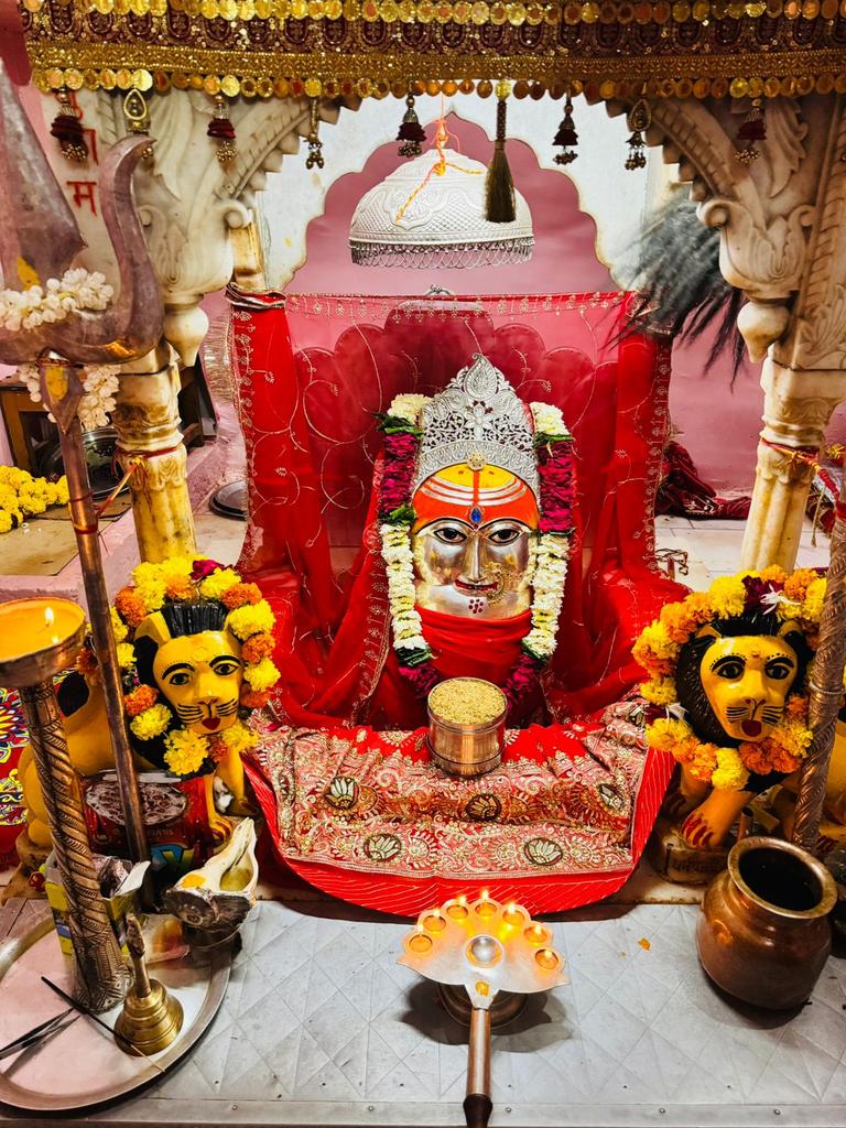 *🚩शक्तिपीठ श्री गौठ मांगलौद धाम*🚩 

 _दधिमति माता जी मन्दिर जायल नागौर (राजस्थान)_ 
  _आज के मंगला दर्शन_ 
               _26 जुलाई  2025_ 
  _श्रावण मास शुक्ल पक्ष द्वितीया शनिवार _ 

 *🌹ॐ श्री दधिमथ्यै नमः🌹*
#GoodMorningXFriends 🌞