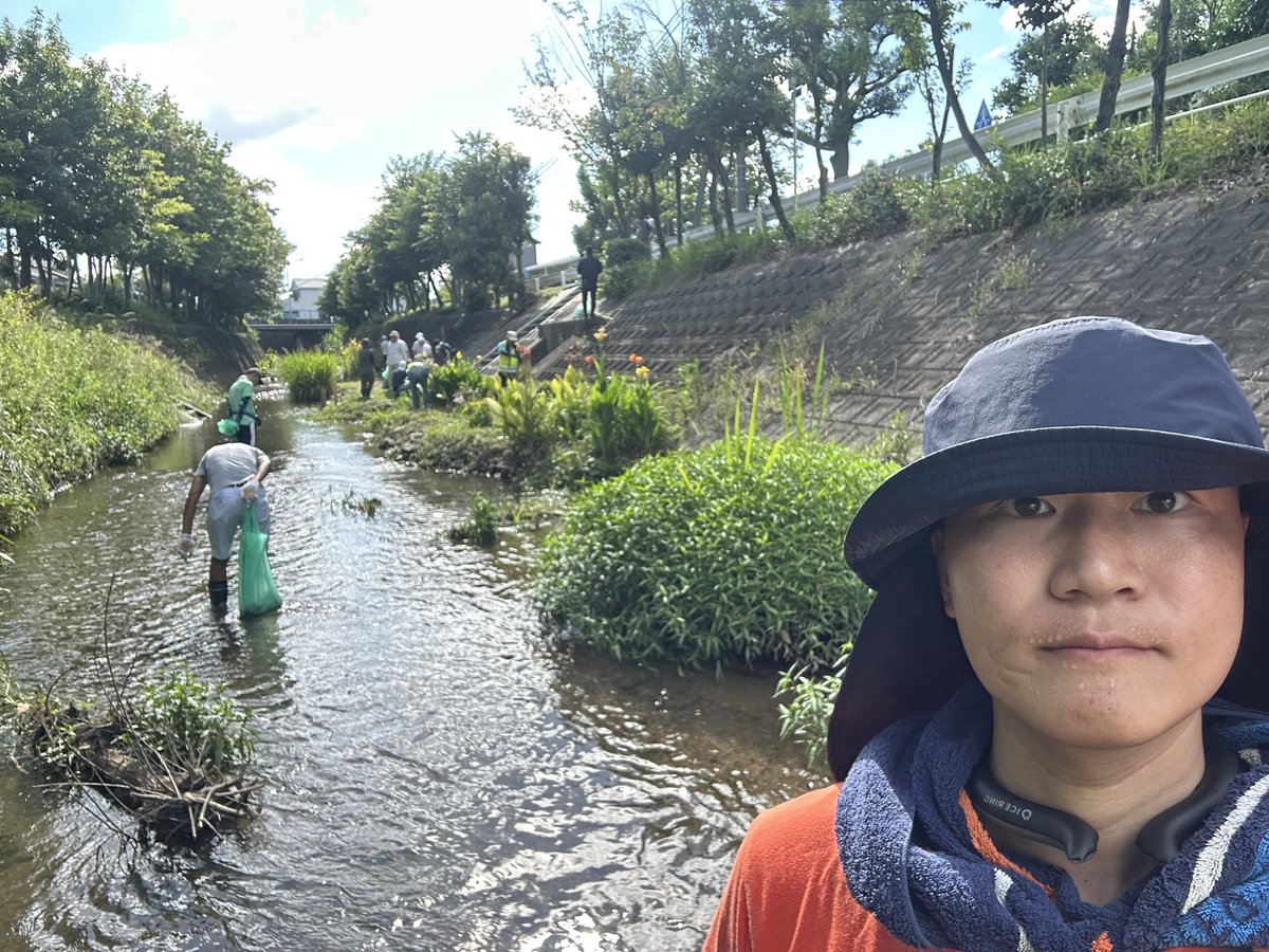 morishimakosuke's tweet image. みんなで川の掃除
明日の川遊びイベント、子どもたちに楽しんでもらいたいので危険物を拾ってます
地域のつながりあってこそ
やはり人とのつながりが大切です
#参政党 #地域活動