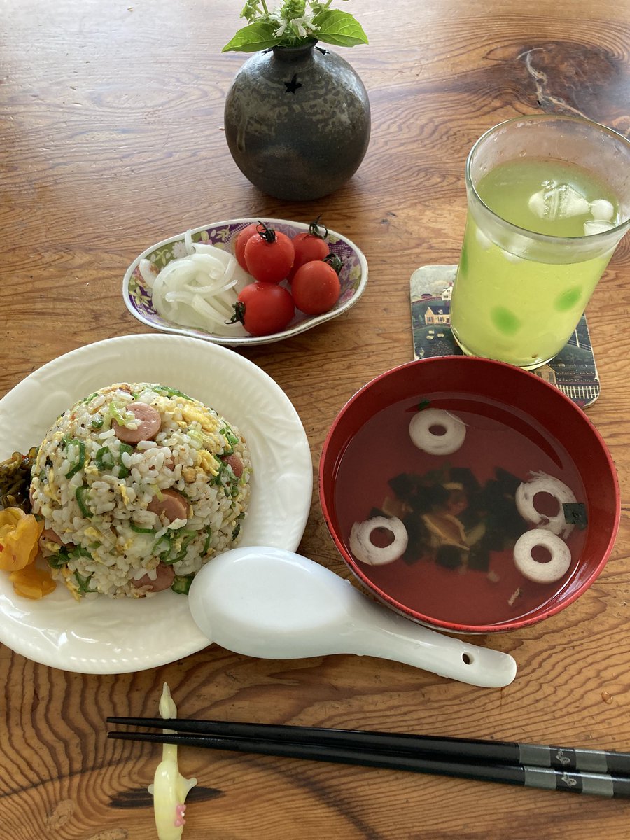 mikittyocarina's tweet image. 1枚目、今日のお昼、オクラ炒飯😋
2枚目、昨日の夕食、スーパーのお寿司🍣
3枚目、昨日のお昼、アボカドご飯🥑
午後も、レッスンです♪