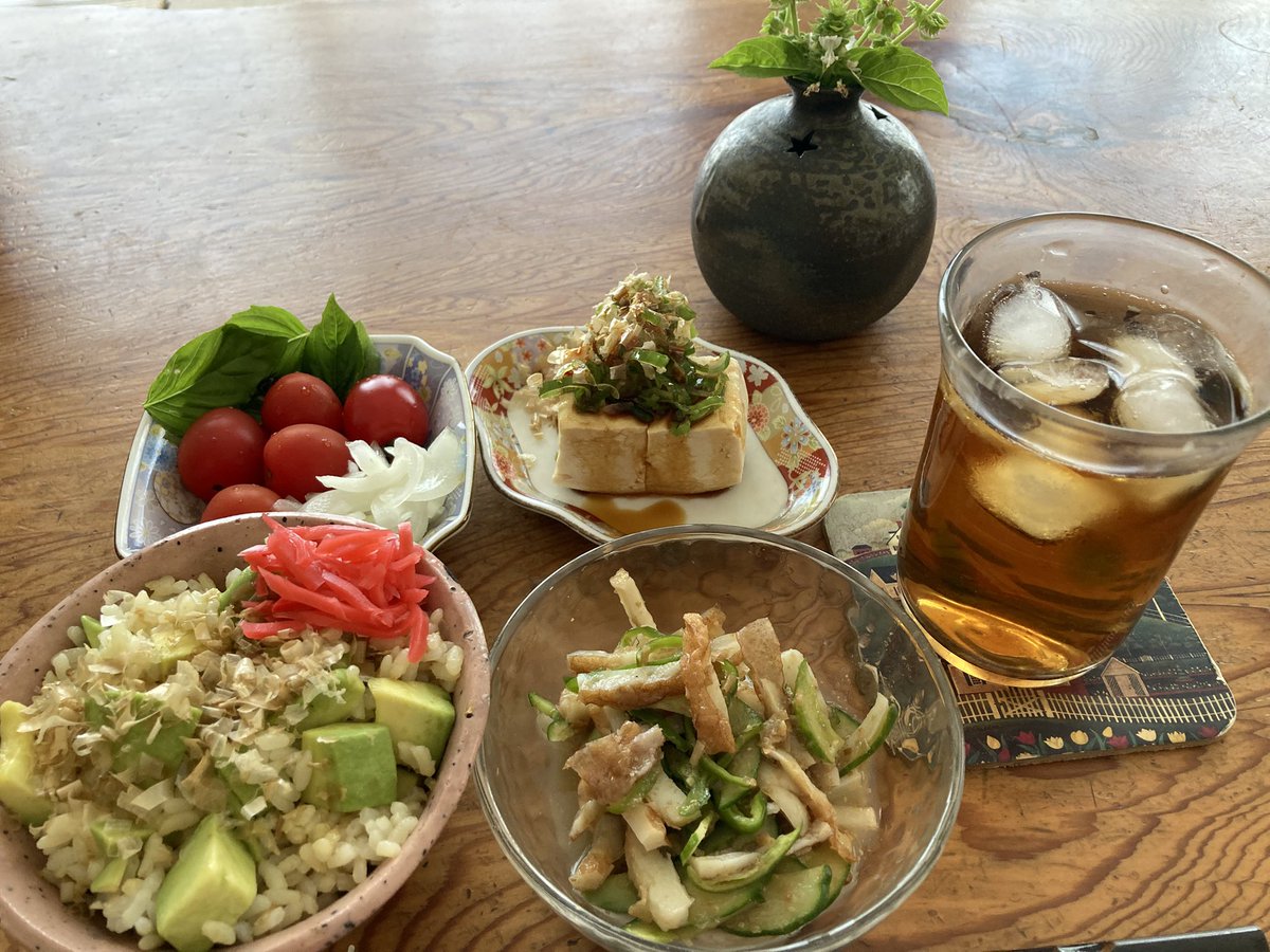 mikittyocarina's tweet image. 1枚目、今日のお昼、オクラ炒飯😋
2枚目、昨日の夕食、スーパーのお寿司🍣
3枚目、昨日のお昼、アボカドご飯🥑
午後も、レッスンです♪