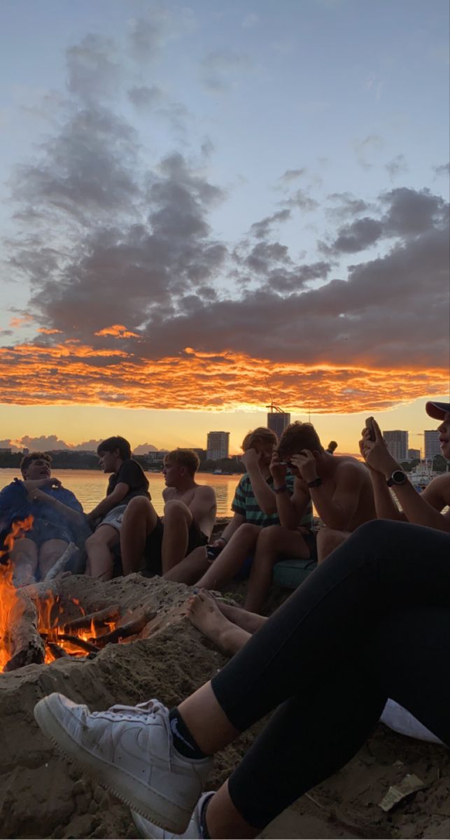 paynushurts's tweet image. I wish this summer would last forever.