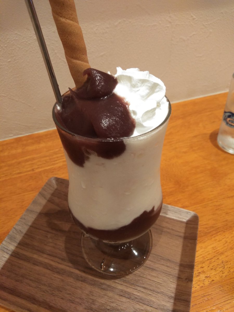 kumawithyairo66's tweet image. 1便で200㌔
2便目も200㌔
即完売です「枝豆」
手がぷるぷるなもんで
photoもブレブレ
餡屋さんが作る
餡ドリンク
大変ウマウマです
で、あせの止まらん奴で
想ふ言の葉