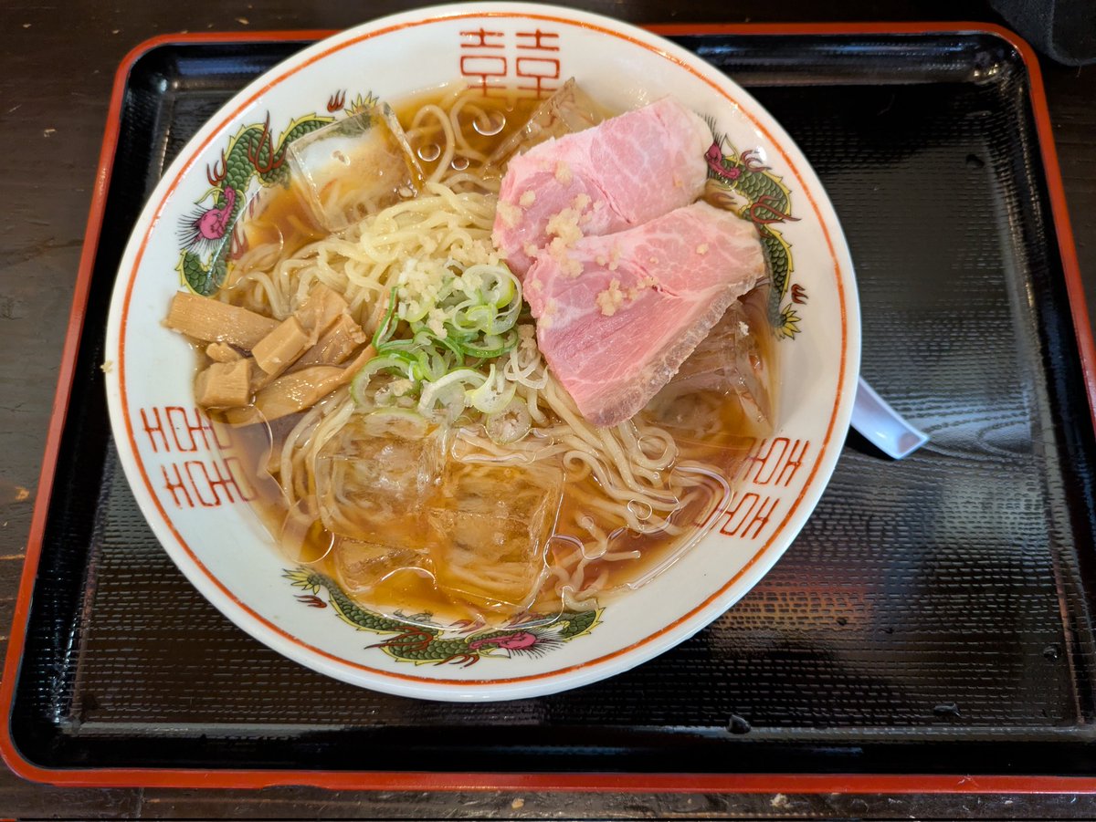 tangopaper's tweet image. 松屋製麺所さん🍜茨城県つくば市
本日2回目🤣
限定がつけ麺と冷やがけだったので今度は冷やがけを。
氷多めリクで暑さにやられた身体をクーリング。冷たいスープと生姜が絡んだ細麺はつるっと入って夏のランチにぴったり。
大満足の推し麺活日でした。
#松屋製麺所
#ramen_cp