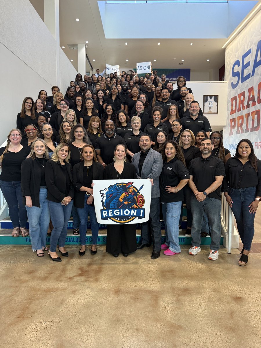 MariaRossAP's tweet image. Stepping into my 30th year as an educator fills me with emotion. The passion, excitement, and sense of purpose I felt on day one still live in me today. I’m deeply grateful for every student, every lesson, and the continued chance to touch lives and grow alongside them. 💛