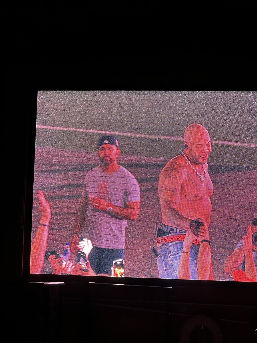 Jandystl's tweet image. Oli looks at Flo Rida like he looks at Mozeliak when Mo tells him he’s sending McGreevy back down #STLCards