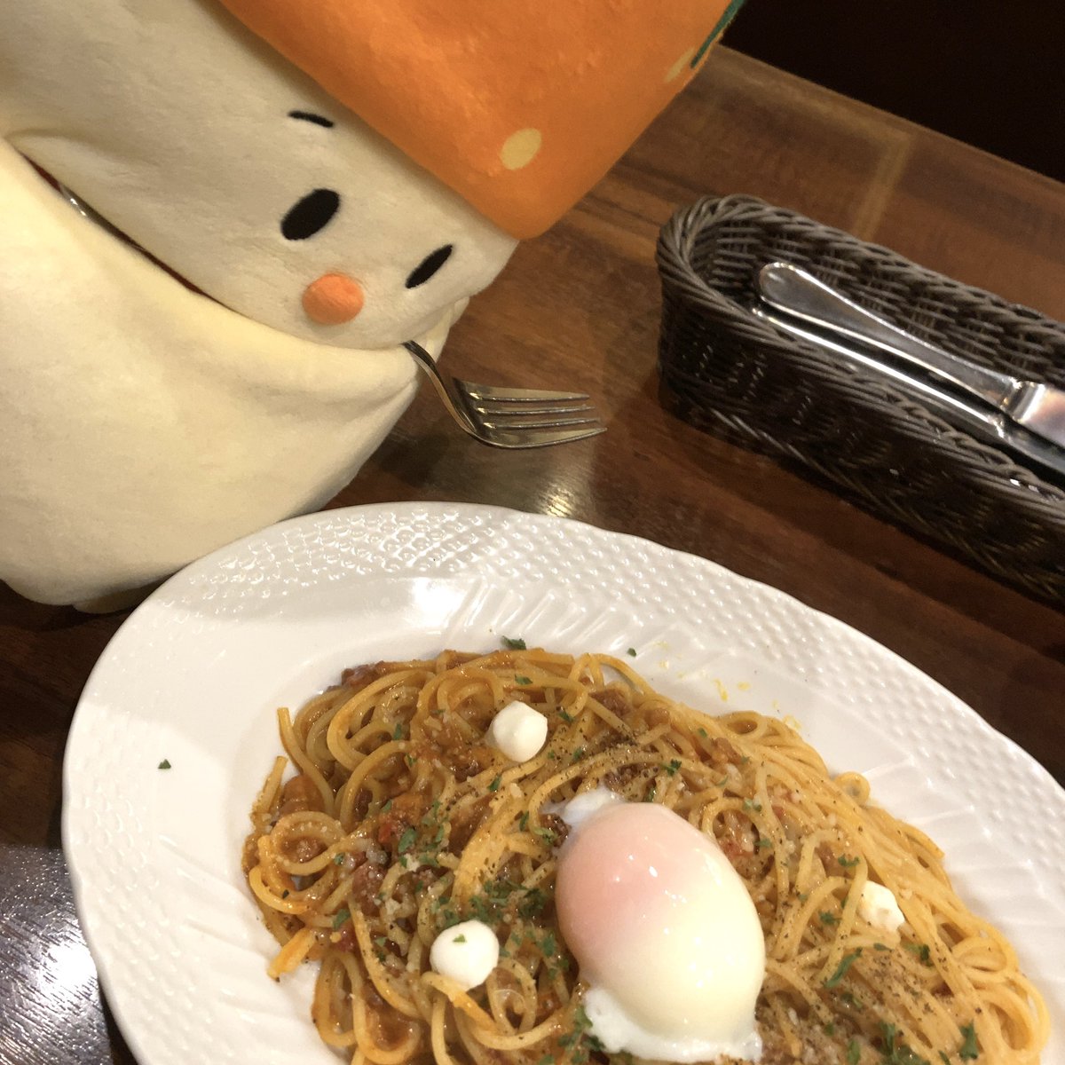 orendikun's tweet image. おっ昼〜は、カルボナーラミートソース🍝
朝ごはん抜きだったから、お腹ペッコペコ〜
(ノ∀`*)
温玉トロ〜リでウマウマ〜♫
#ランチはプチモリ