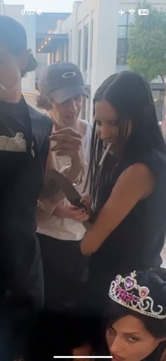 justroxybaby's tweet image. Can someone please send this man back to London ASAP? LA is aging him 5 years per week. He looks like he just did a side quest in the underworld 🙊