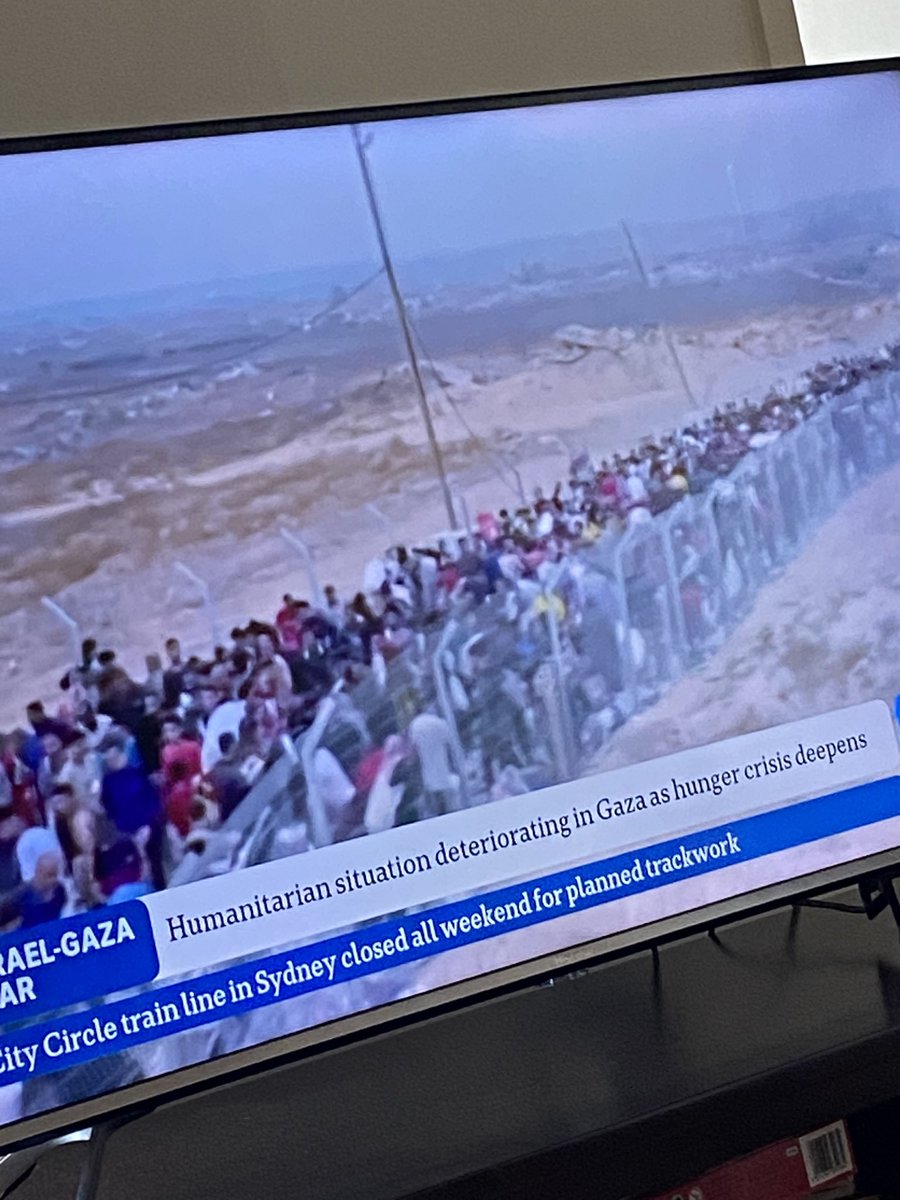 The people in Gaza are starving and this man 👇 has witnessed the IDF killing Palestinians in Gaza — like target practice !
He was a US military man and he said “Israel is committing war crimes” 
This man is a hero, who dare to speak about Gaza …
#GazaStarving
