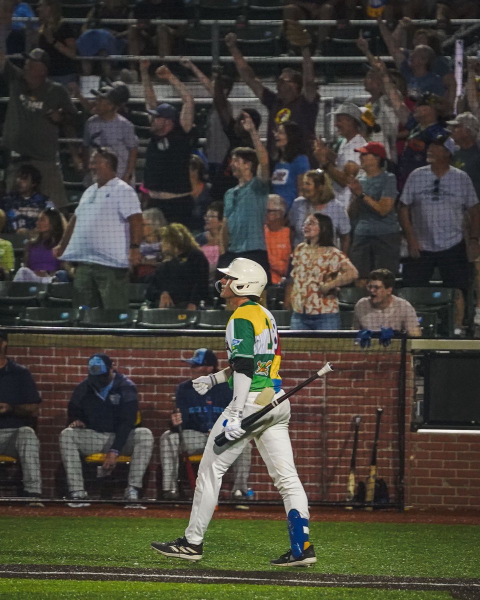 MadisonMallards's tweet image. a WALK OFF HOME RUN BY COLE KOSCIUSKO (@colekozz) - the moment in pictures π¦πΈ