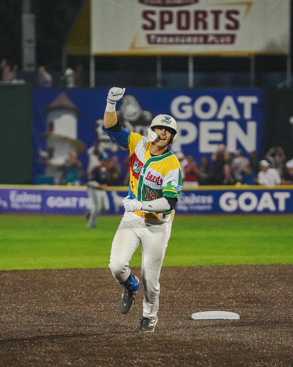 MadisonMallards's tweet image. a WALK OFF HOME RUN BY COLE KOSCIUSKO (@colekozz) - the moment in pictures π¦πΈ