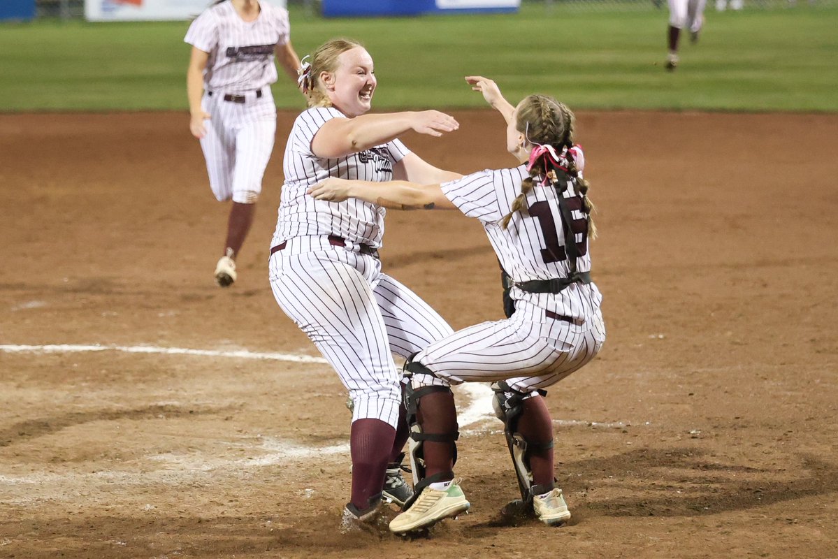 IAsoftball_'s tweet image. 馃弳CLARKSVILLE INDIANS 鉃★笍 1A STATE CHAMPIONS馃弳
#IAsoftball X #iahssb