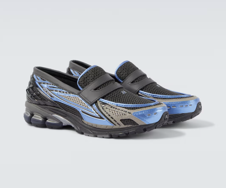 snkr_twitr's tweet photo. AD: Dropped via MyTheresa
New Balance 1906L 'Black/Metallic Blue'

Shop -> https://t.co/Pzt8wx5hjx https://t.co/0f067YjskV