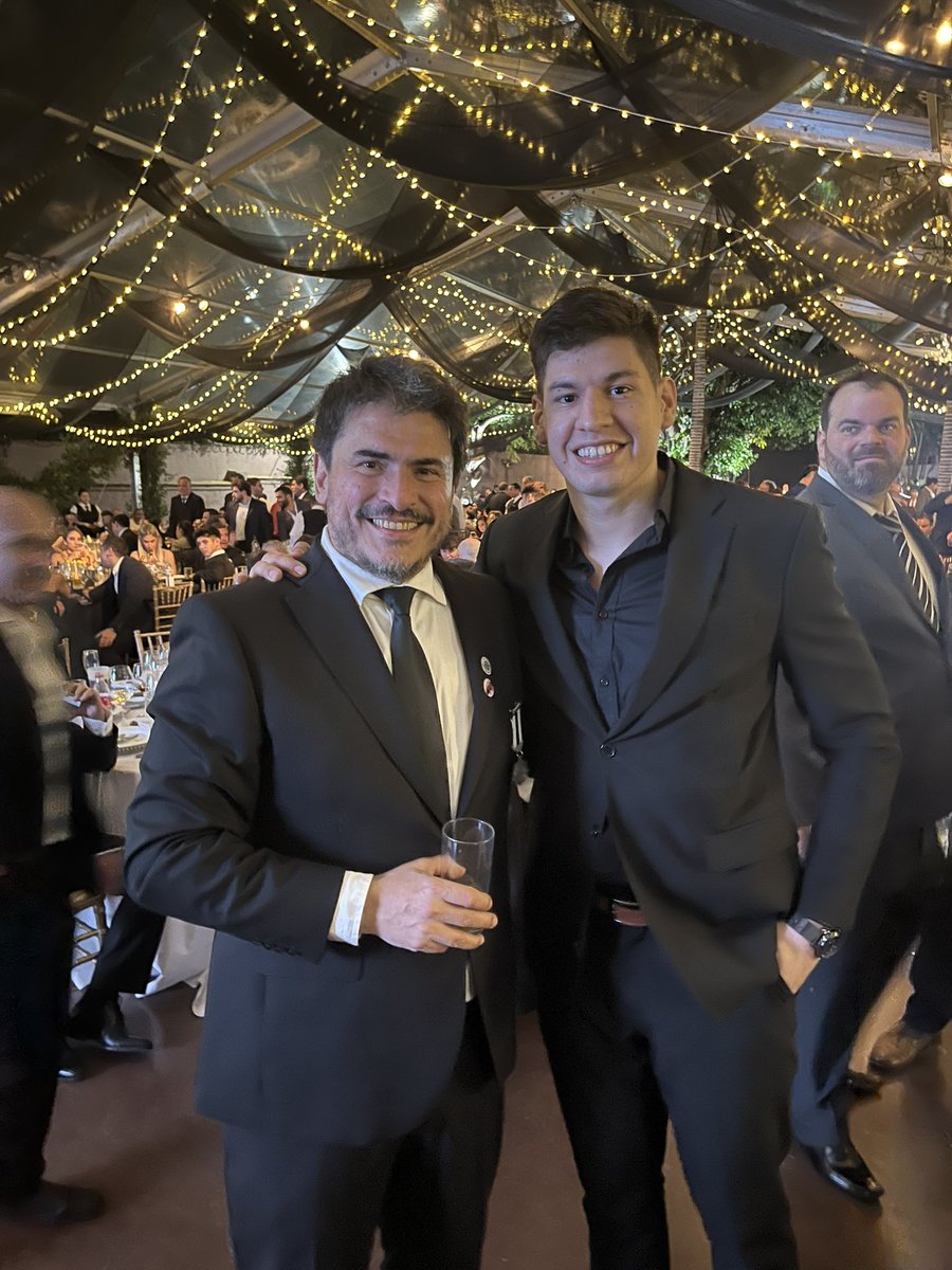 Finos y elegantes <a href="/saccocasr/">Carlos Sacco</a>