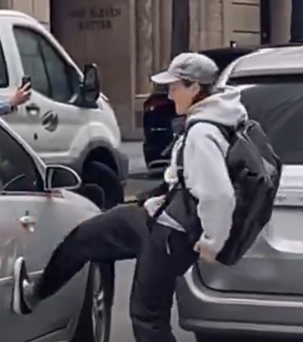 Dragonboy155's tweet image. People in San Francisco try to block ICE vehicles and kicking them while moving!
I thought @POTUS gave a directive to arrest these people @FBISanFrancisco