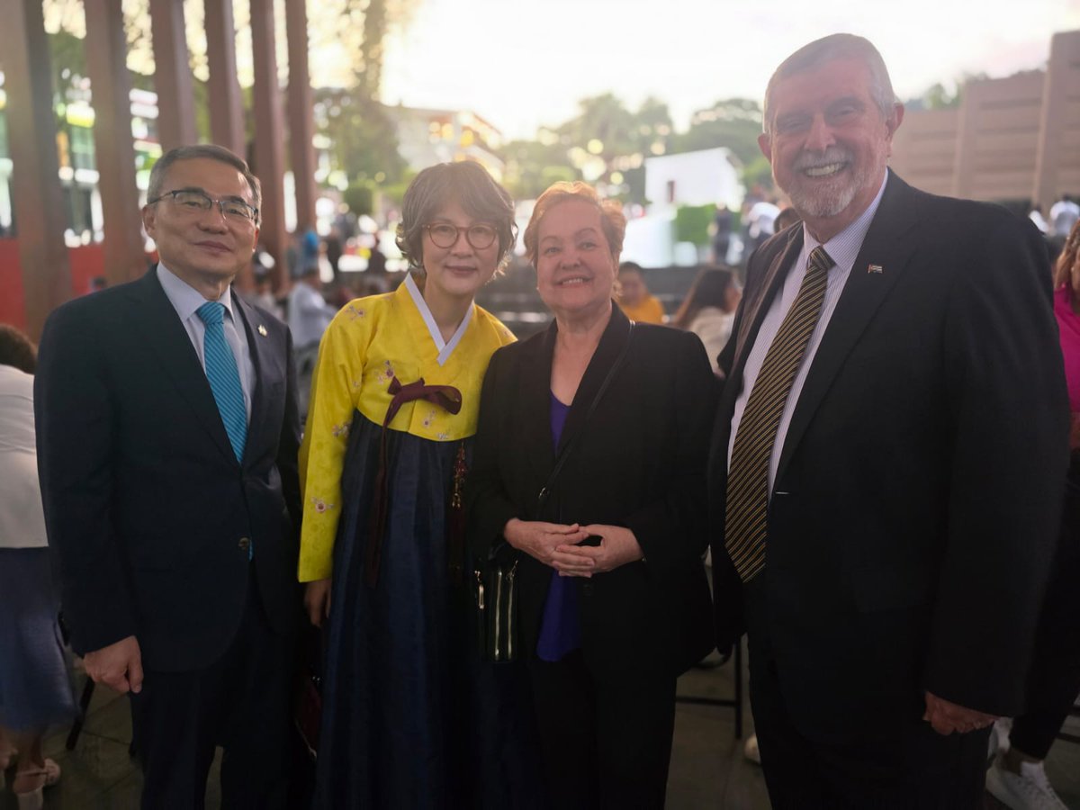 MarcosRguezC's tweet image. Junto al Embajador coreano, otros colegas y autoridades locales; participé en la X edición del Festival de Corea en Valle de Bravo EDOMEX, con motivo a la celebración de las relaciones diplomáticas entre este país y los Estados Unidos Mexicanos.