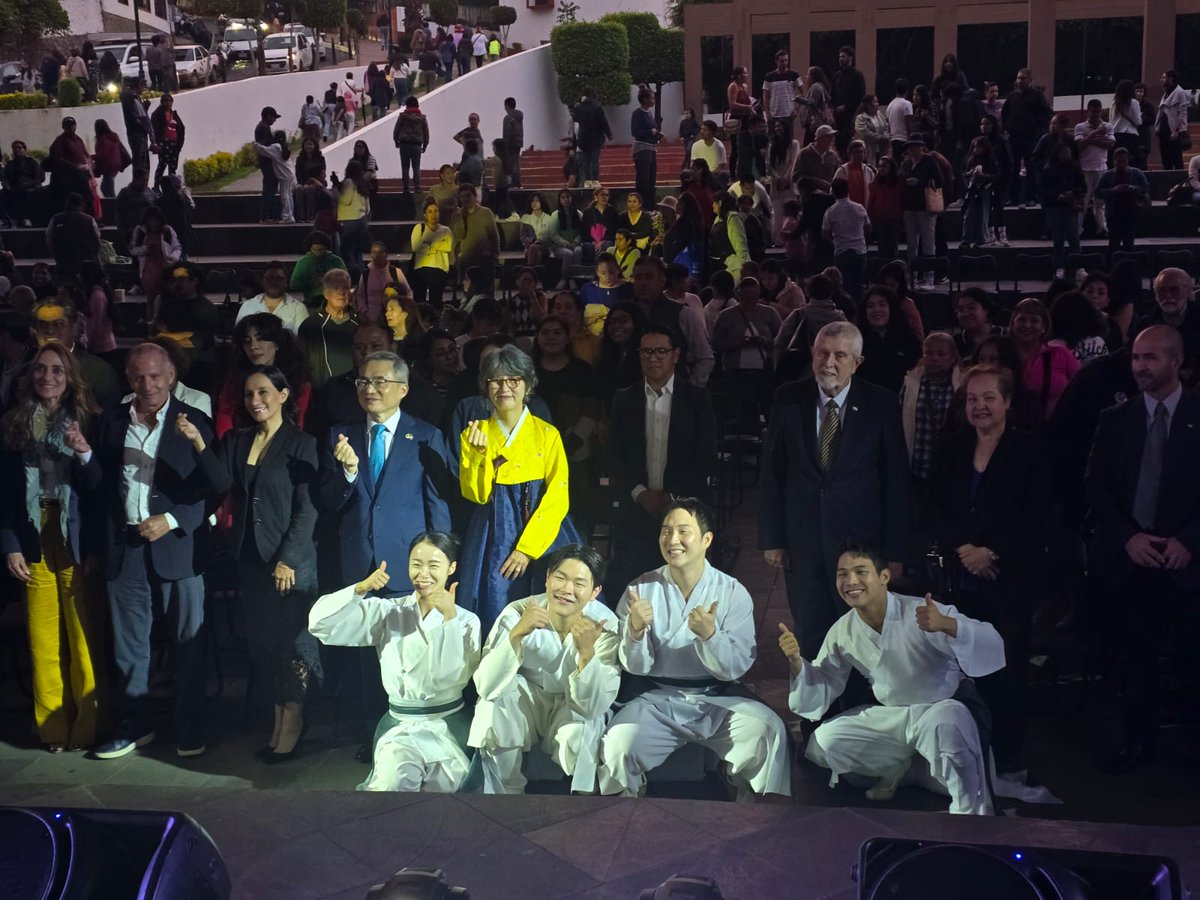 MarcosRguezC's tweet image. Junto al Embajador coreano, otros colegas y autoridades locales; participé en la X edición del Festival de Corea en Valle de Bravo EDOMEX, con motivo a la celebración de las relaciones diplomáticas entre este país y los Estados Unidos Mexicanos.