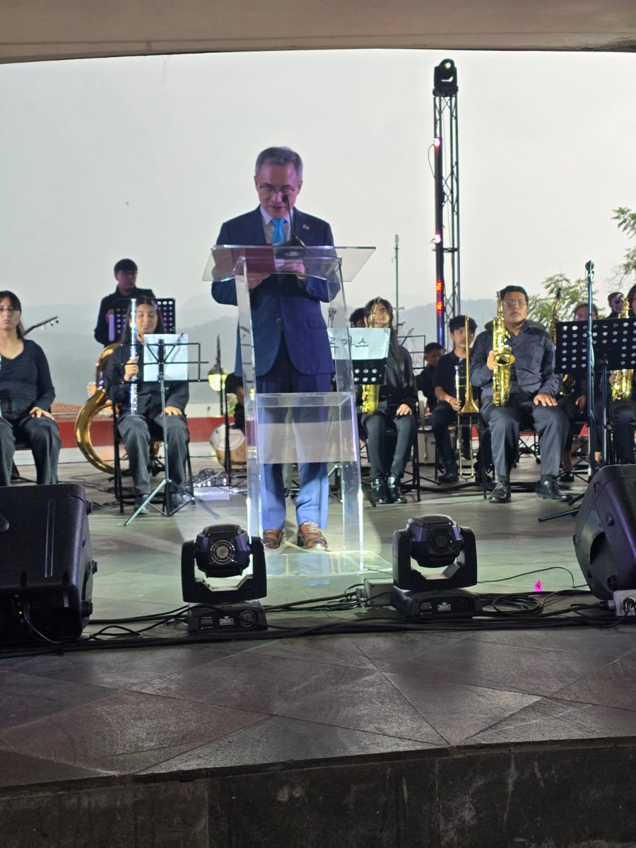 MarcosRguezC's tweet image. Junto al Embajador coreano, otros colegas y autoridades locales; participé en la X edición del Festival de Corea en Valle de Bravo EDOMEX, con motivo a la celebración de las relaciones diplomáticas entre este país y los Estados Unidos Mexicanos.