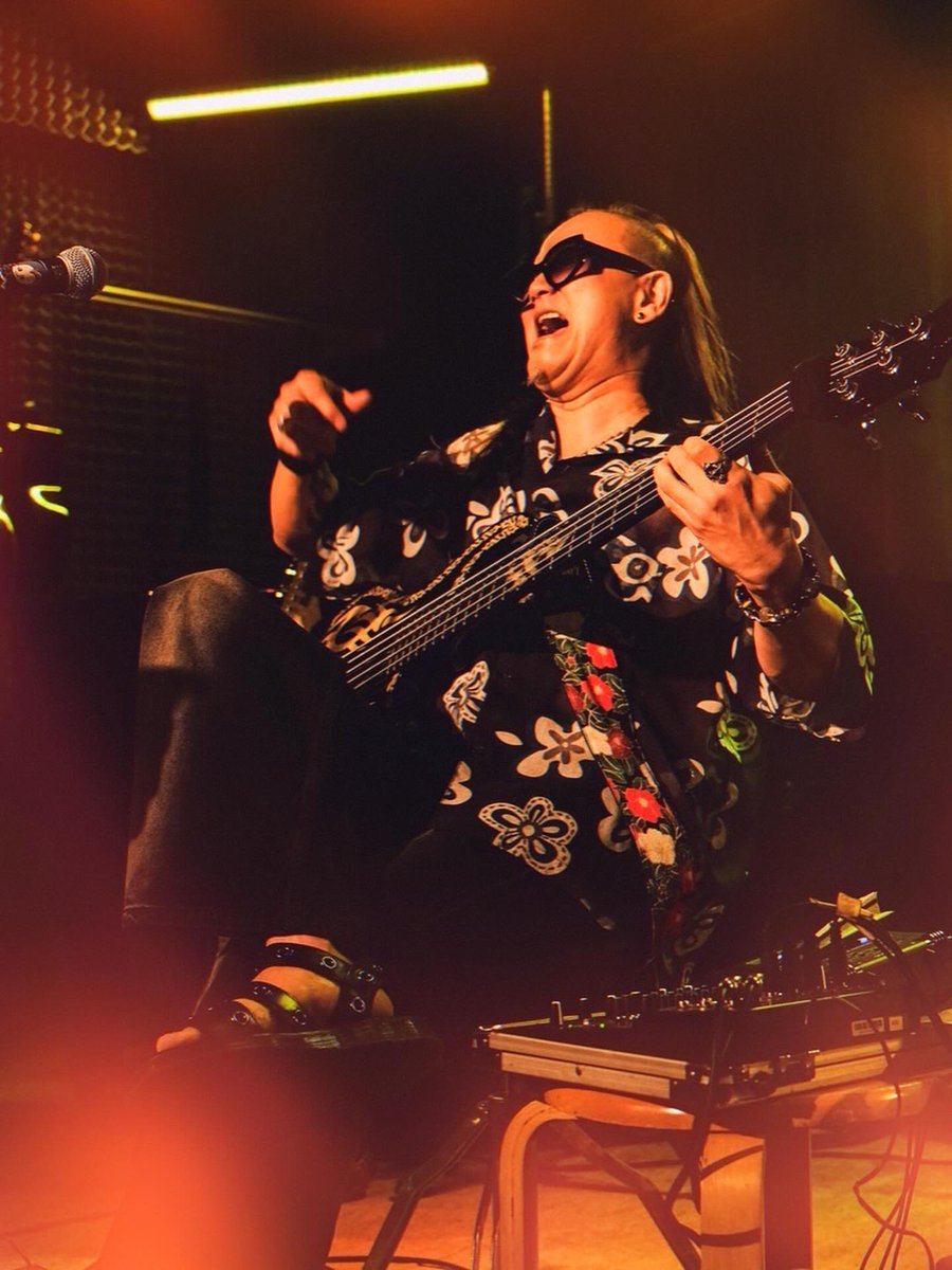 Chirolyn_1965's tweet image. おはよう☀GM

本日は【Chirolyn単独公演】
長野 India Live The Sky

当日券出ます💁‍♀️🎫

Chirolynの出演は19:30から🎸🎙️♫

長野は２年ぶり🏔️空気が澄んでてきよぎよしぃ🎐楽しみだ🤗今宵は新曲もやんよ🎸🎙️待ってるぜ💋
ーーーーーーーーーーーーーーーーーー

【Chirolyn Fresh Summer tour 2025…