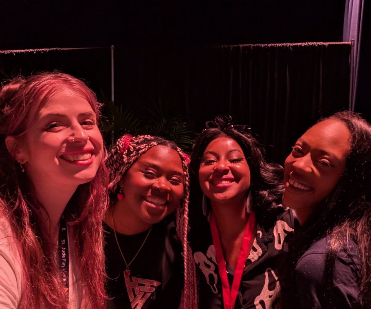 Mae (@the_mermae) on Twitter photo When you need to selfie with your girls but you're also in the sun.
I love you all <a href="/khaliatweets/">khalia. 🔜 GCX</a> , <a href="/MiladyConfetti/">Milady Confetti</a> and <a href="/DieHardDivaTV/">DieHardDiva</a> When you need to selfie with your girls but you're also in the sun.
I love you all <a href="/khaliatweets/">khalia. 🔜 GCX</a> , <a href="/MiladyConfetti/">Milady Confetti</a> and <a href="/DieHardDivaTV/">DieHardDiva</a>