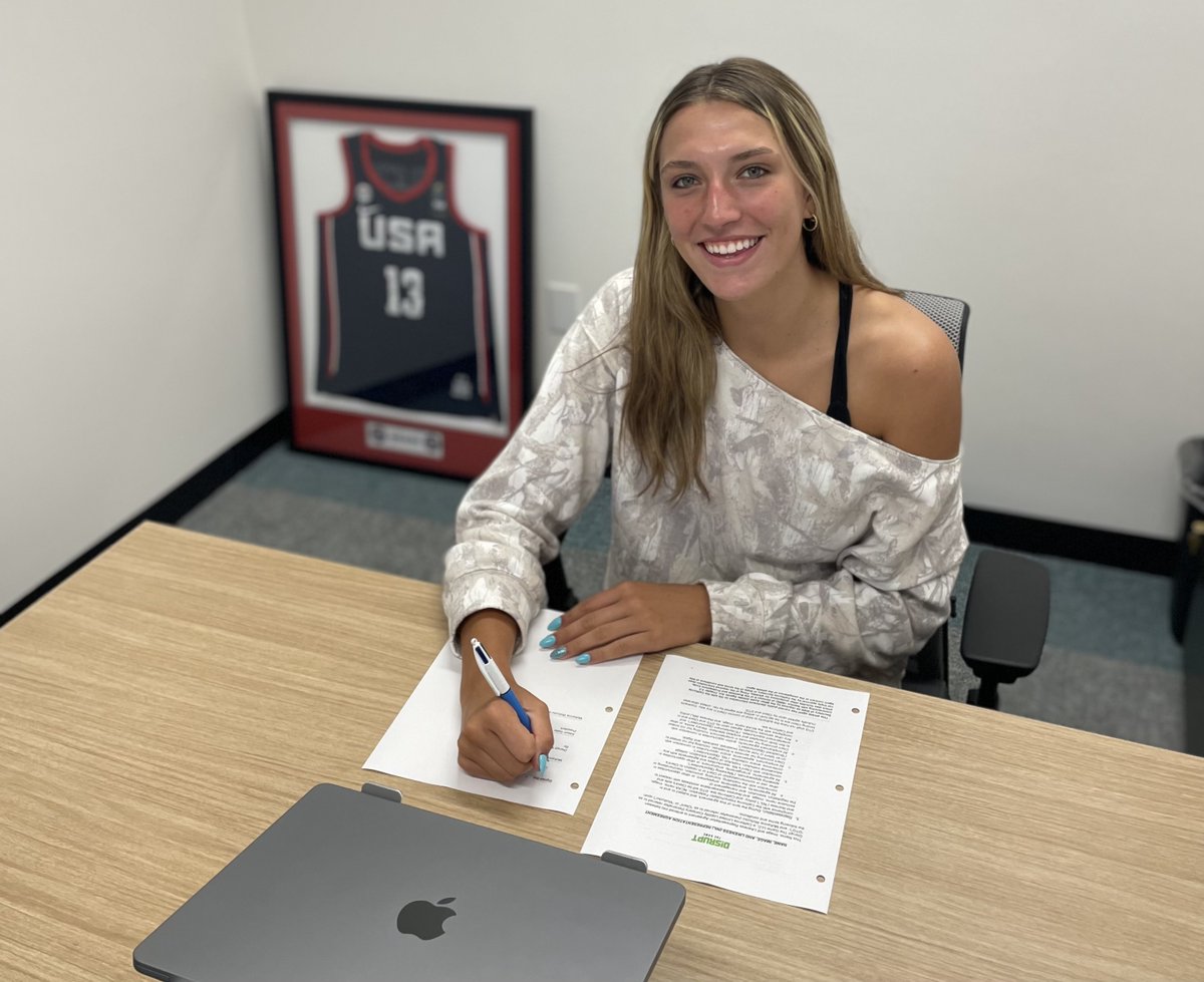 MitchBookLive's tweet image. McKenna Woliczko first high school girls basketball player to join Disrupt The Game sports agency
si.com/high-school/ca…
5-star 2026 wing from Mitty Joins clientele that includes Lisa Leslie, Chelsea Gray and Chiney Ogwumike
@Tarek_Fattal @SacBee_JoeD @AWoliczko @Myckena_G…
