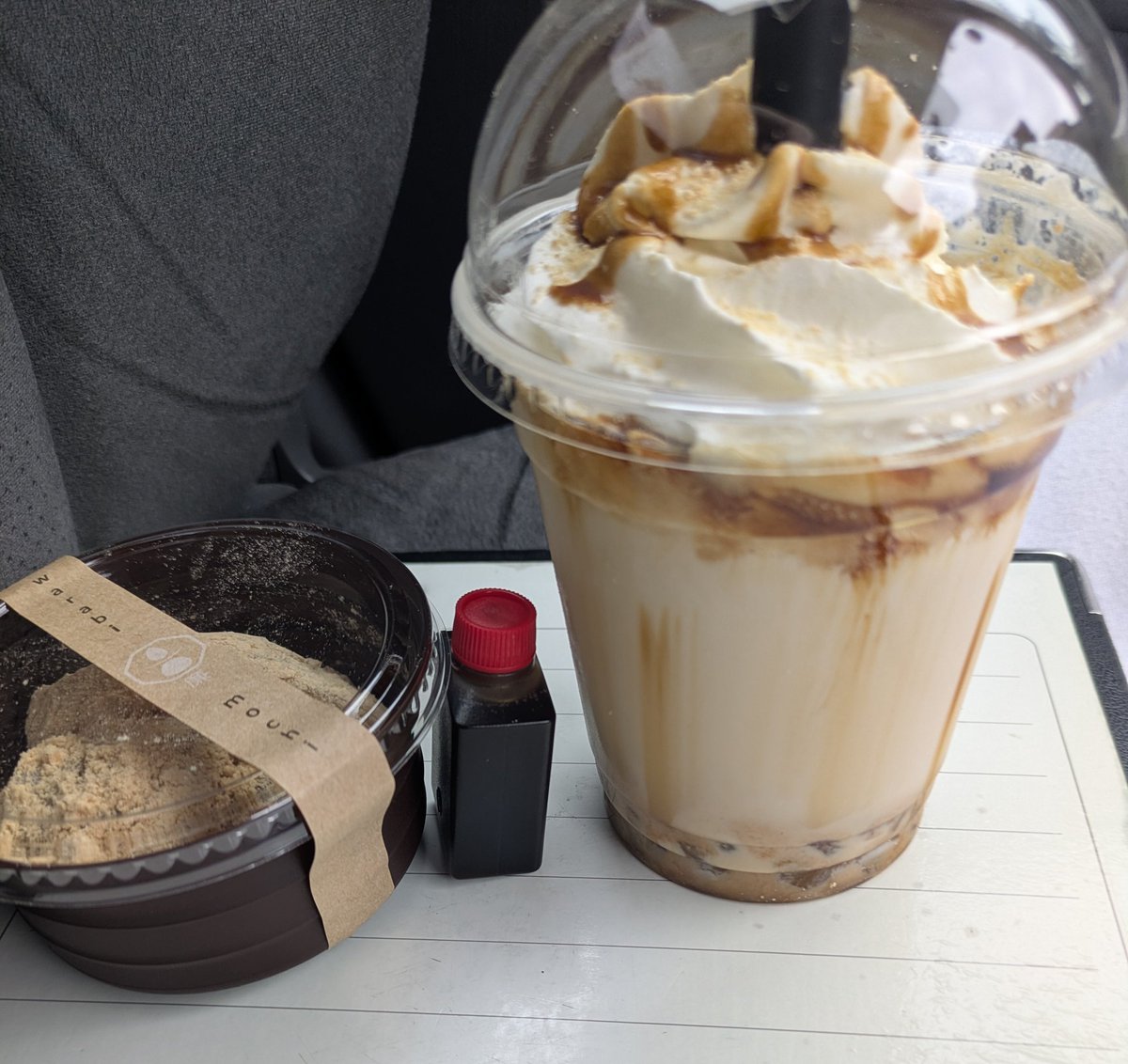 PRATT__Bi's tweet image. 深川市 もち菓子 廉
わらび餅ドリンク(黒糖きな粉)
わらび餅(小)黒糖みつ別売り
ウマウマ😋
7月は後29日だけ営業かな?
一時期よりは買いやすくなった 有り難い😊