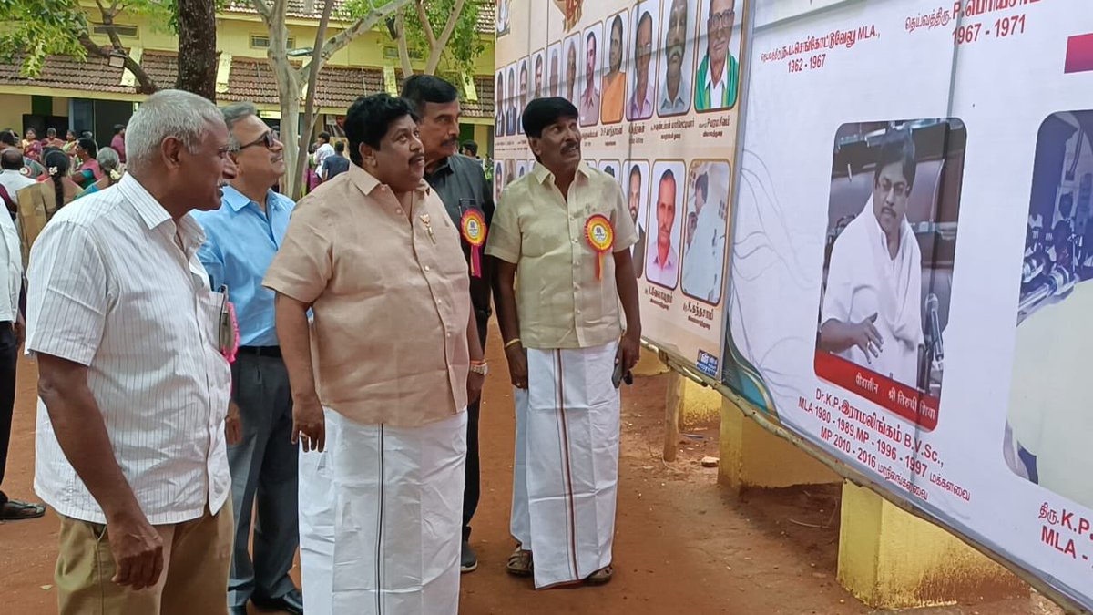 KPRamalingamMP's tweet image. நான் 1965 முதல் 1970 வரை படித்த நாமக்கல் மாவட்டம் இராசிபுரம் -தொ ஜேடர்பாளையம் அரசு உயர்நலைப்பள்ளியின் 75 ஆவது ஆண்டு விழாவில் , இந்த பள்ளியின் சிறப்பை பெருமைபடுத்தும் வகையில் ரூ 5 தபால்தலை வெளியிட்ட இந்திய பேரரசின் தலைவர் பாரதபிரதமர் நமது தேசதந்தை நரேந்தர மோடிஅவர்களுக்கு நன்றி…