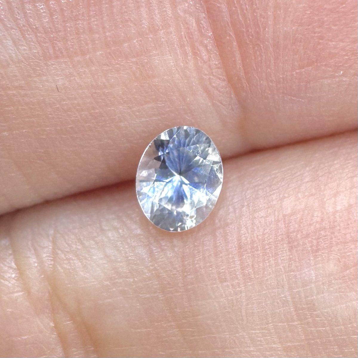 C31357141's tweet image. #천체마켓 

0.56ct 물빛 사파이어 정밀 오벌 컷

✦ 12만원

안쪽에서 푸른 빛이 은은하게 퍼지는 정밀 컷 물빛 사파이어입니다.
구매 가능합니다!

✦ 디엠으로 연락주세요!