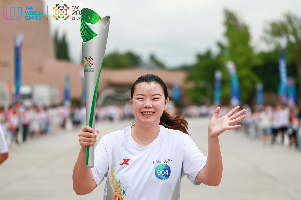 Chengdu_China's tweet image. 🤩 @TheWorldGames' first-ever torch relay kicks off in southwest China's Sichuan Province! 🇨🇳
🥇Olympic champions Huang Zhangjiayang (#RhythmicGymnastics), Li Xuerui (#Badminton), and Ma Long (6x #TableTennis golds) lit up the iconic Sanxingdui Museum as torchbearers!
@twg2025…