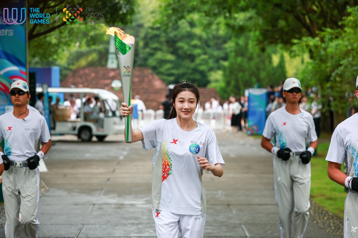 Chengdu_China's tweet image. 🤩 @TheWorldGames' first-ever torch relay kicks off in southwest China's Sichuan Province! 🇨🇳
🥇Olympic champions Huang Zhangjiayang (#RhythmicGymnastics), Li Xuerui (#Badminton), and Ma Long (6x #TableTennis golds) lit up the iconic Sanxingdui Museum as torchbearers!
@twg2025…