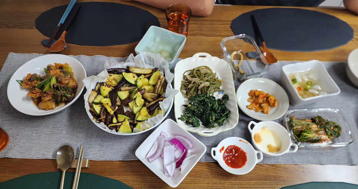 hjduck52's tweet image. 밥,밥,
오이지, 무짠지,늙은호박, 고구마줄거리, 고구마순,
파김치찌개플렉스~~