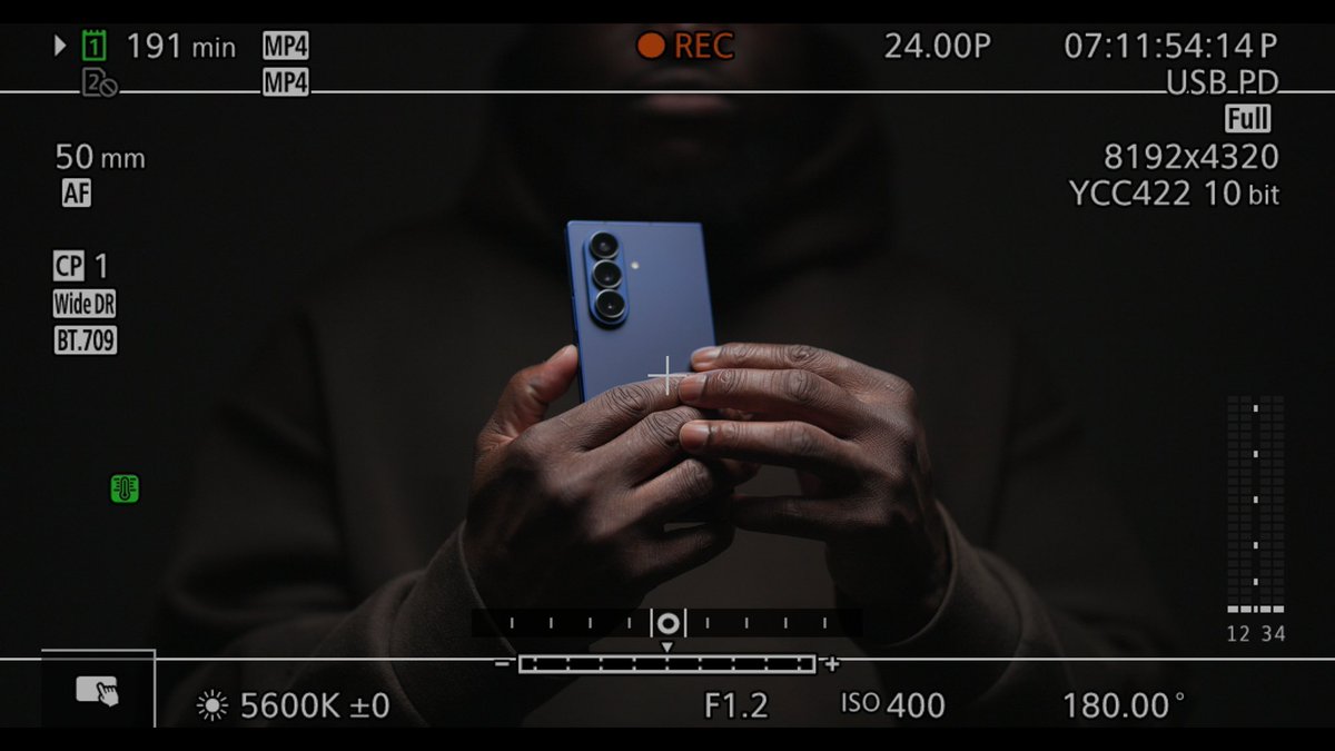 LoverOfTechBA's tweet image. Now that’s wrap on the production shoot for my Z Fold 7 review. Time for the next phase of editing. Stay Tuned.