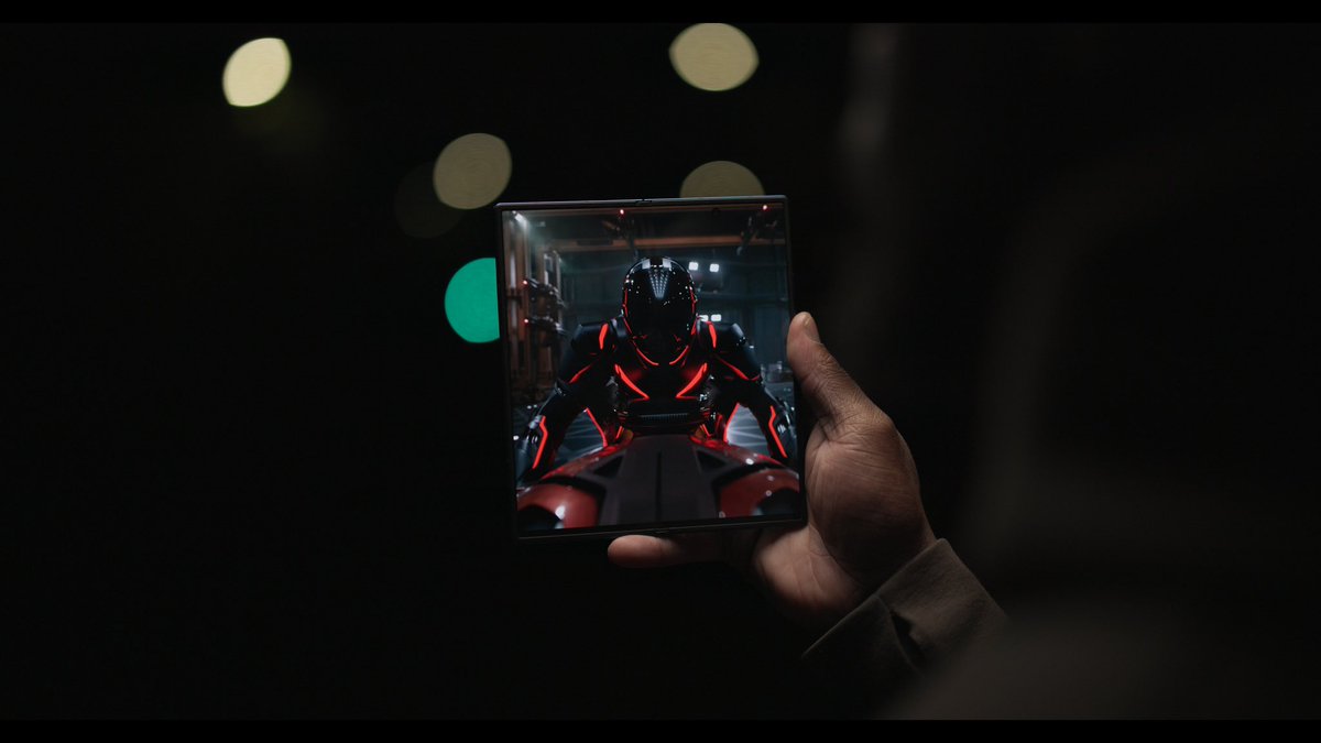 LoverOfTechBA's tweet image. Now that’s wrap on the production shoot for my Z Fold 7 review. Time for the next phase of editing. Stay Tuned.